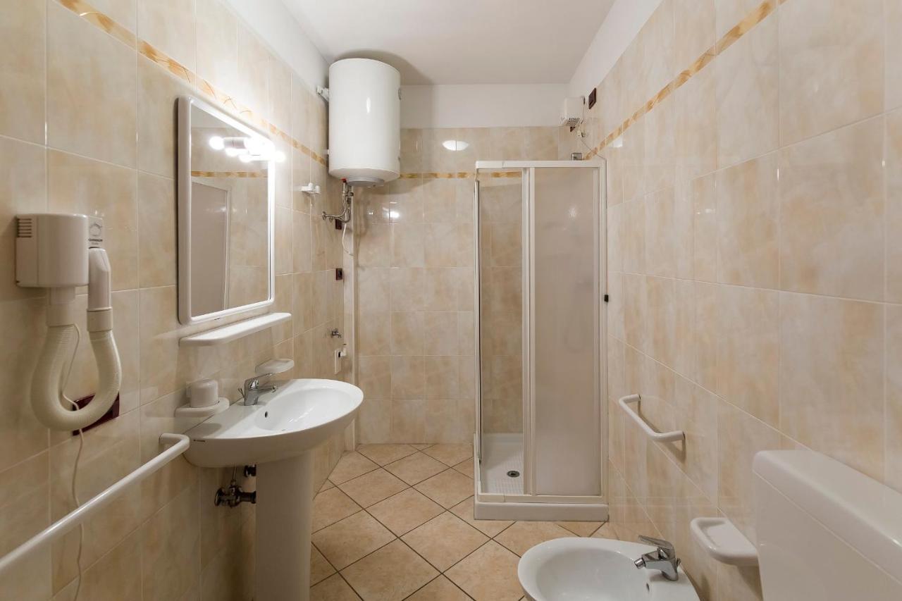 Robinia/Pinetine Lido Altanea Apartment Caorle Exterior photo